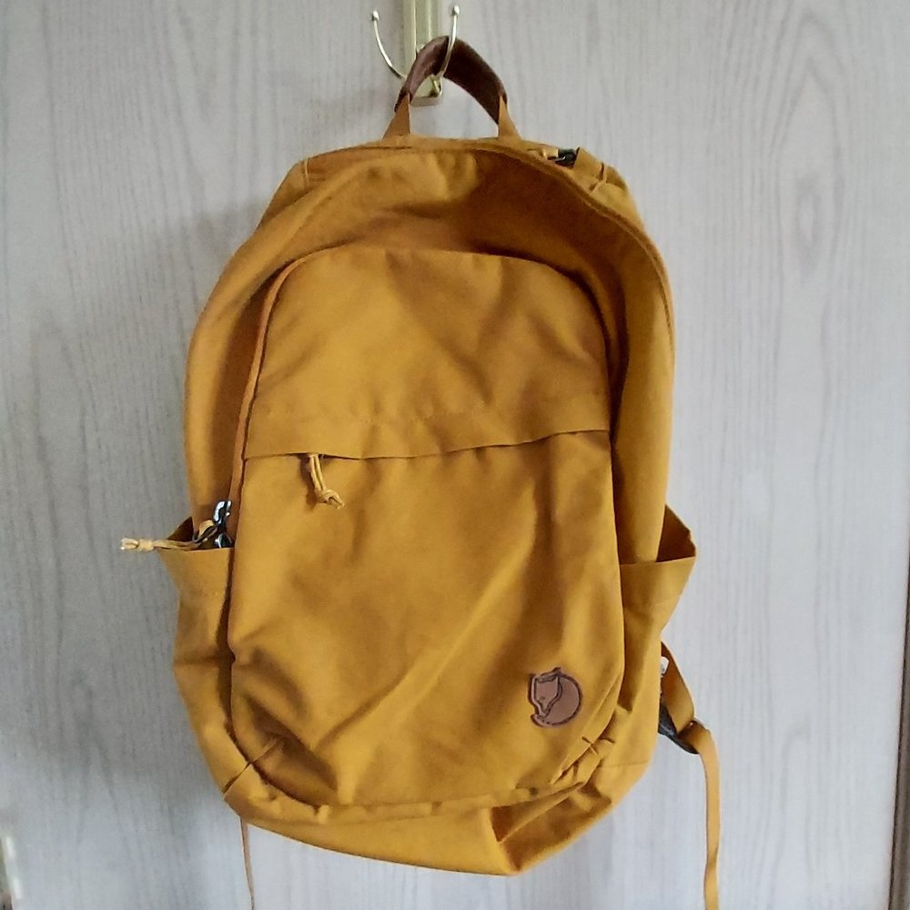 Fjallraven Raven 20 backpack Acorn